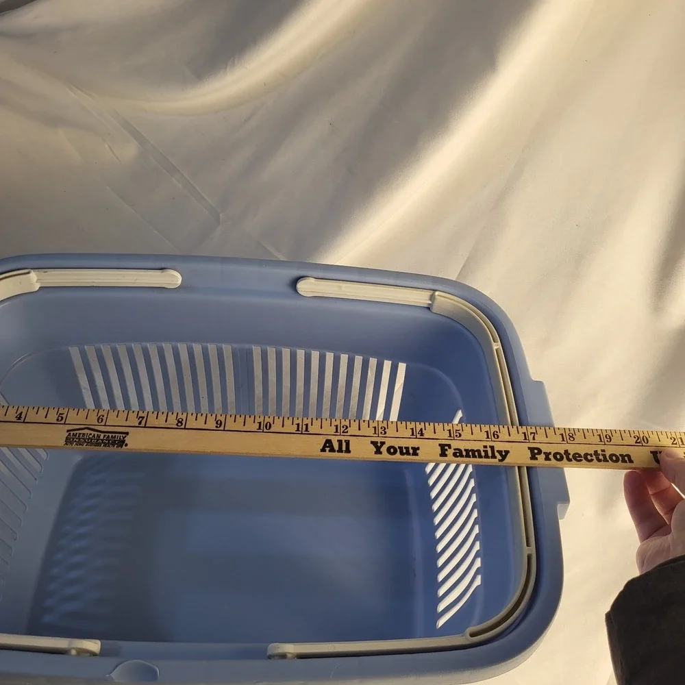 Vintage Blue Rubbermaid 18